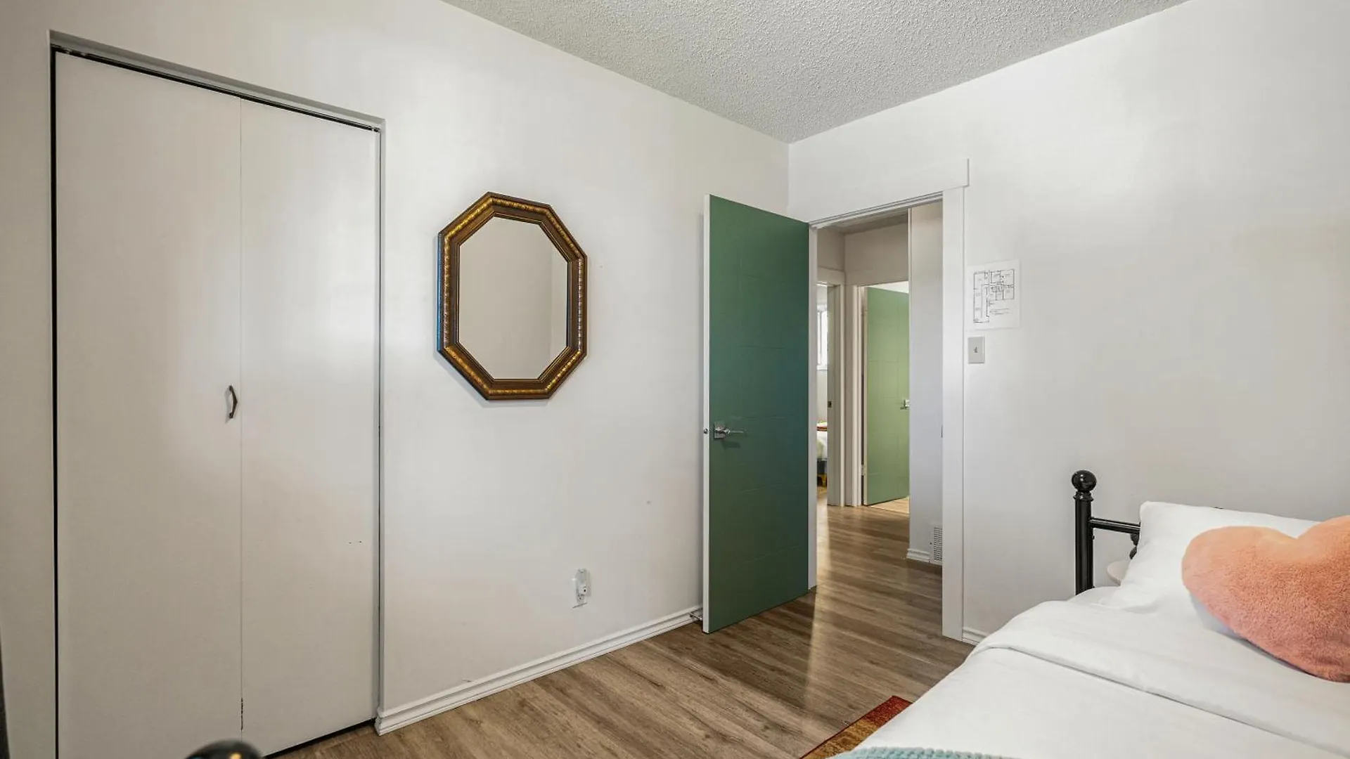Digital Nomad'S Calgary Inner City Gem 3Bd, 5Bed, Sleeps 8, Main Level