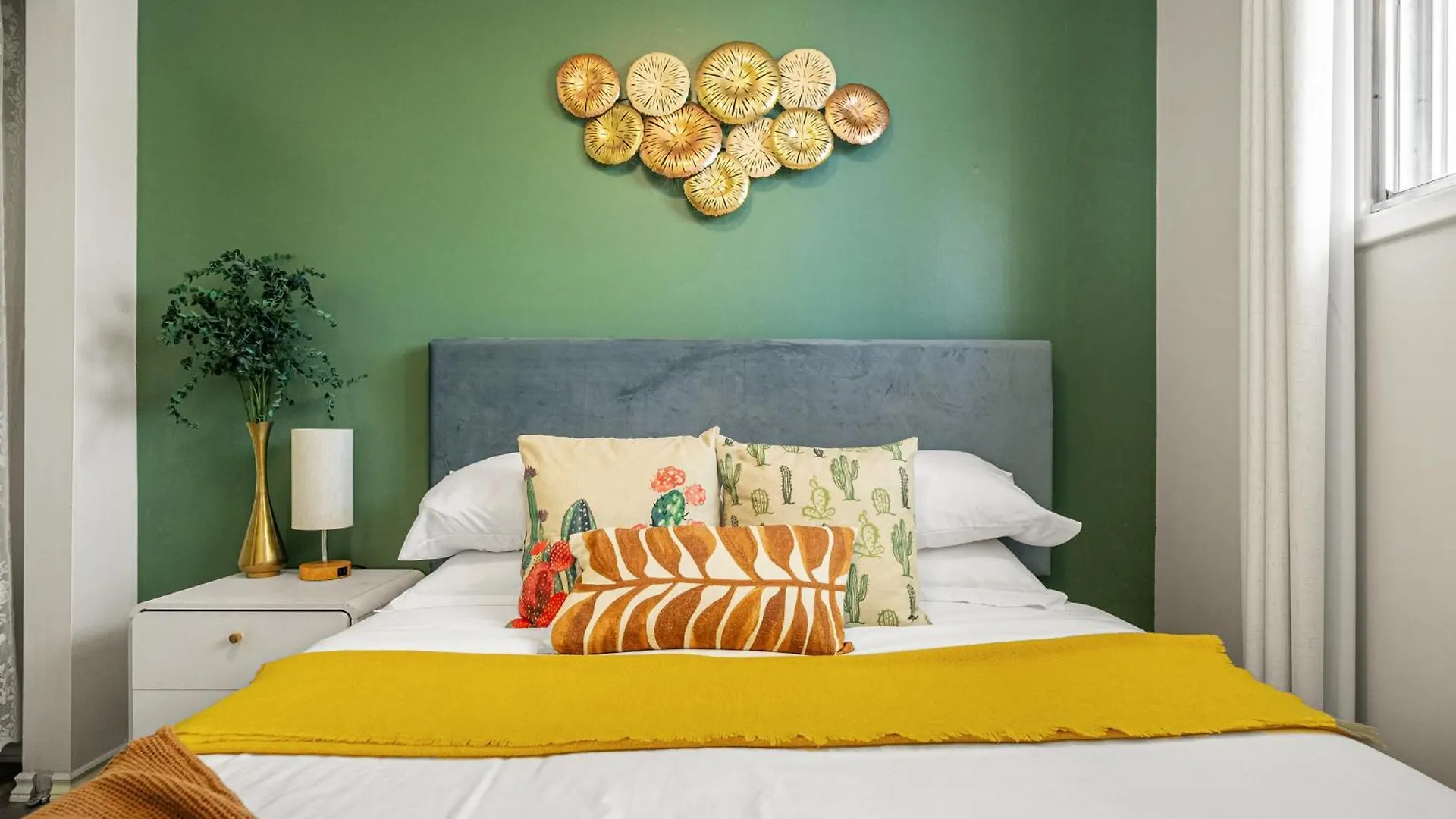 Digital Nomad'S Calgary Inner City Gem 3Bd, 5Bed, Sleeps 8, Main Level
