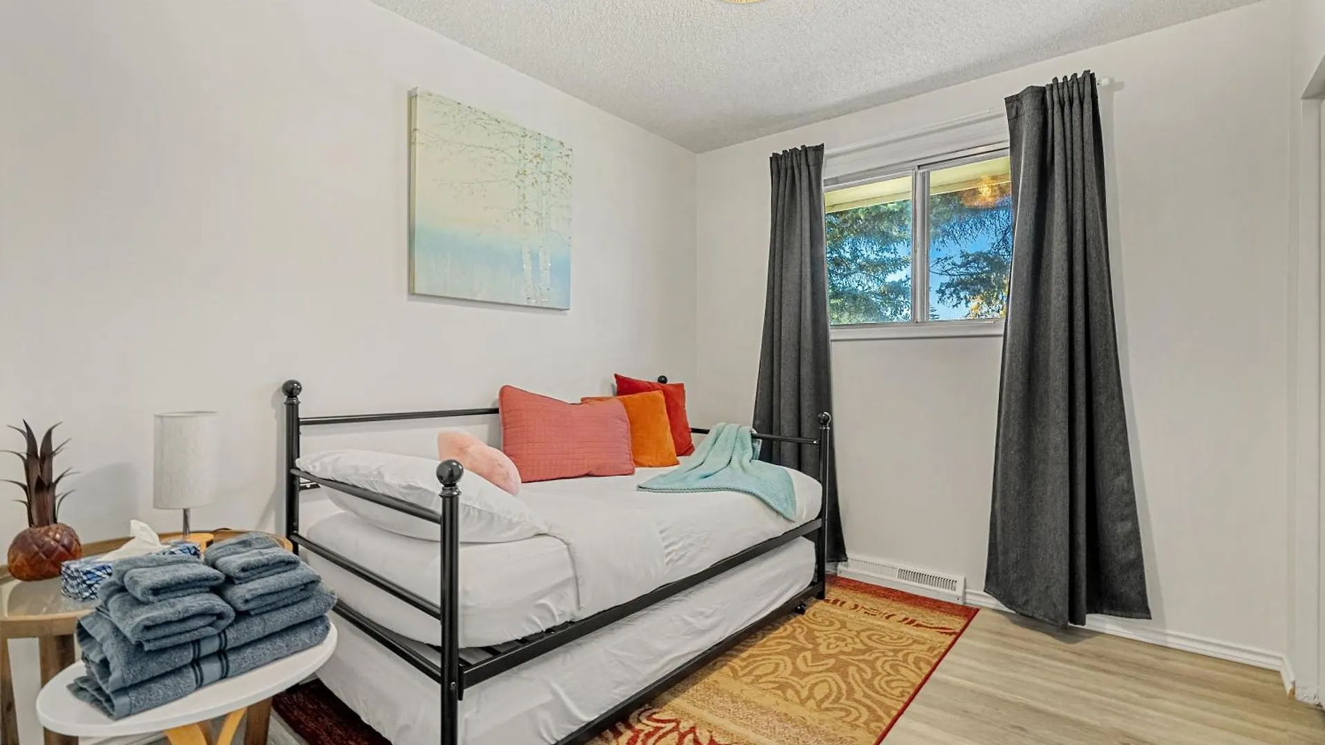 Digital Nomad'S Calgary Inner City Gem 3Bd, 5Bed, Sleeps 8, Main Level Canada